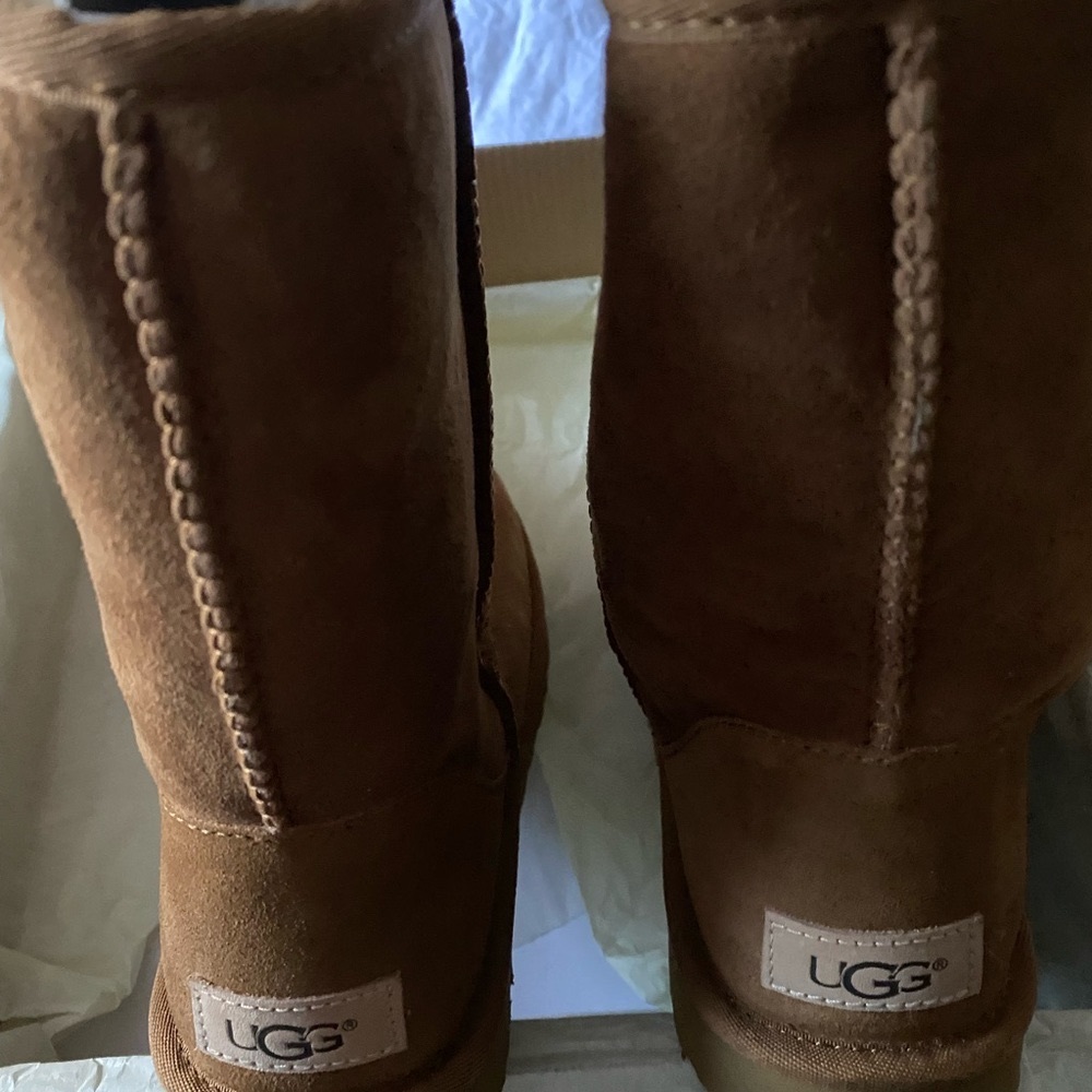 UGGS Classic Short II